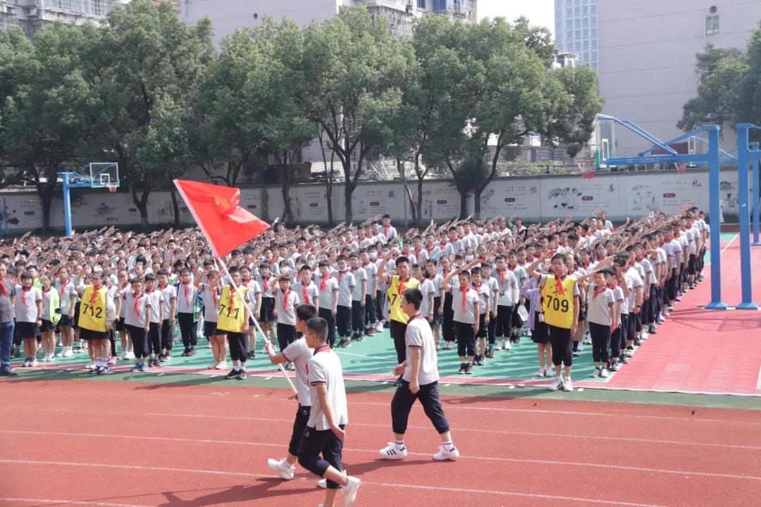 回澜初中:高举星星火炬,勇担强国使命