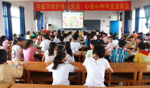 "消费食品安全教育进校园"活动走进河庄中心小学