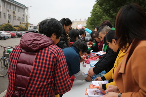 农村流动人口家庭入学_沈淑济委员代表全国妇联作 关注农村流动人口家庭问题(3)