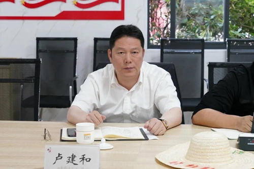 区供销联社王亚明,区农业农村局汪宝焕和瓜沥镇副镇长卢建和分别对